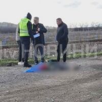 Тежък инцидент в Сливен: Влак е блъснал жена и дете 