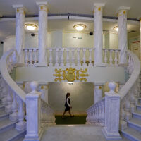 Възстановеният театър в Мариупол отвори врати близо 4 г. след смъртоносния руски удар