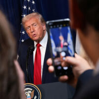 Евентуални удари срещу Иран: Според високопоставени източници Тръмп все още не е решил