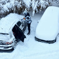 Обилни снеговалежи в Полша причиниха задръствания