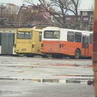 В гараж „Земляне“ в София се барикадира мъж