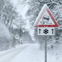 Две области с жълт код за снеговалежи, но извън - тях пролетни температури до 18 градуса