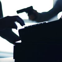 Въоръжен грабеж в Пловдив: Двама маскирани обраха денонощен магазин 