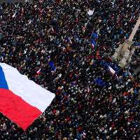 Многохилядни протести в Чехия след спор между президента и премиера (СНИМКИ)