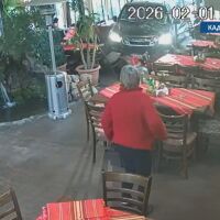 Пикап влетя в ресторант: Какво е състоянието на ранената жена?