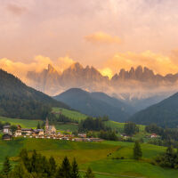 „Унищожават всичко по пътя си за една снимка“:  Италианско село ограничава достъпа до известната си в Инстаргам църква