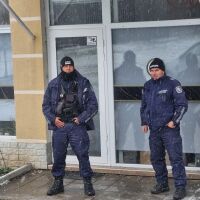 Претърсиха втори салон за красота в Бургас след сигнал за изтекли кадри в порно сайтове (СНИМКИ)