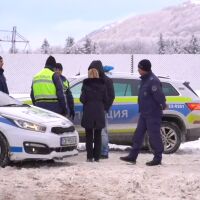 Тройното убийство: Мъжете са простреляни в главата, до телата им са открити пистолети 
