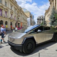 В Румъния взеха книжката на българин, защото шофирал Cybertruck с категория B