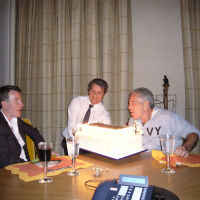 „Целият свят идваше на неговата маса“: Нов политически трус, "херцогинята и момичетата" и връзки с Нобеловия комитет