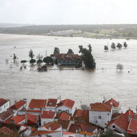 Леден дъжд, наводнения, евакуация: Зимата предизвика проблеми в различни части на Европа