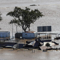 „Останаха ми само дрехте на гърба ми“: Хиляди евакуирани заради мощните бури в Испания и Португалия