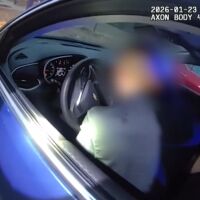 Арестуваха пиян шофьор с празни бутилки от алкохол и три деца в багажника (ВИДЕО)