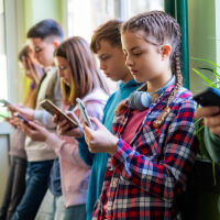 И Гърция е напът да ограничи достъпа на деца до социалните мрежи