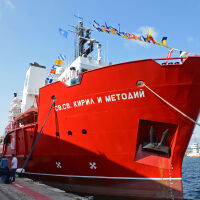 За първи път: Научноизследователският кораб "Св. св. Кирил и Методий" достигна до Антарктическия континент