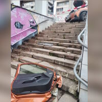 Тежка катастрофа във Варна, кола почти е влязла в подлез след удара