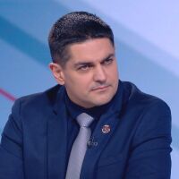 Радостин Василев за консултациите и Йотова: Не я приемам за човек, който би се борил срещу мафията, обградена от тази мафия