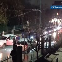 Транспортен хаос пред училище в Пловдив: Училищен бус блъснал родител на тротоара 