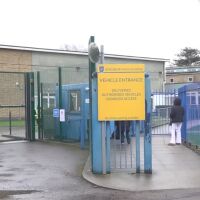 13-годишно момче опитa да убие две деца в училище в Лондон