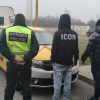 Българин влиза в Румъния с такси, докато пренася в чорап 43 610 лева, придобити с измама (СНИМКИ)