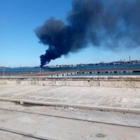 Огромен стълб дим: Пожар избухна в рафинерия в Хавана (ВИДЕО)