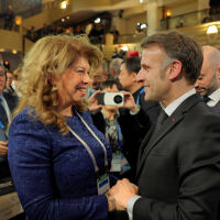 Президентът Илияна Йотова разговаря с френския си колега Еманюел Макрон