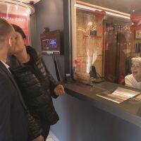 Целувка срещу билет: Театър „Българска армия“ превърна Деня на влюбените в празник на сцената