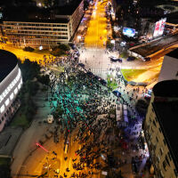 Нови протести в Сърбия, след като ден по-рано демонстранти бяха нападнати от активисти на управляващата партия