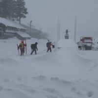 Лавина затрупа скиори. Десет души са в неизвестност (ВИДЕО)