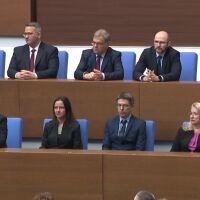 С официални церемонии досегашните министри предадоха властта на наследниците си 