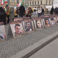 Иранците в изгнание: Хиляда хора бяха убити, хиляди са арестувани, много са ранени, но народът все още се бори