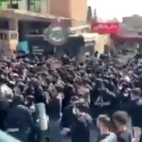 След бруталното смазване на антиправителствените демонстрации - студентски протест в Иран