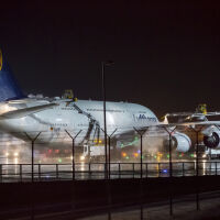 Lufthansa: Не 123-ма пътници - 500 души бяха блокирани в 5 самолета на летището