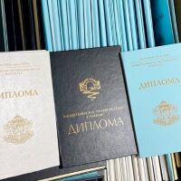 Задържаха мъж за изготвяне на фалшиви дипломи, прокуратурата иска постоянен арест (СНИМКИ)