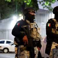 Хаос в Мексико след смъртта на наркобоса Ел Менчо, близо 100 жертви при сблъсъци с полицията  (СНИМКИ)