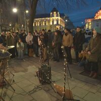Арт протест с концерт в центъра на София заради спора за Студентския дом