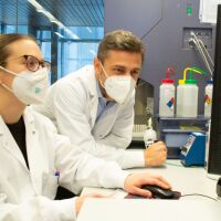 Надежда в лечението на болестта на Крон: Кой е българинът, работил по създаването на ново лекарство?