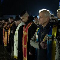 Украйна отбелязва четвъртата годишнина от войната с минута мълчание и призиви за мир