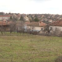 Да живееш в страх: Защо психично болен мъж тормози от месеци цяло село?