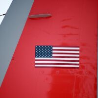 Откриха поражения от куршум по корпуса на американски самолет, излетял от Колумбия за САЩ