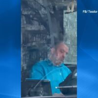 Шофьор на автобус спи по време на задръстване в София?