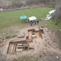 Археолог за открития древен гроб в Свищов: Това е безценно