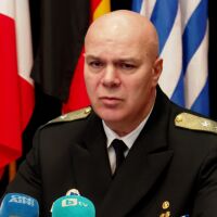 Командирът на Военноморските сили: Невъзможно е да се проникне в потъналия рибарски кораб