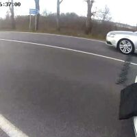 Гонка край Нова Загора: Спряха системен нарушител с шипове, карал без книжка и с чужди номера