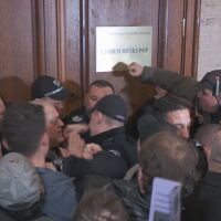 След протести и опит за щурм на кабинета на Сарафов: Той все пак остава и.ф. главен прокурор