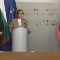 Нейнски: В контакт сме с всички съюзници, 11 400 са българските граждани в района на конфликта