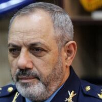 Убити са иранският министър на отбраната и командващият елитните революционни гвардейци