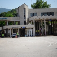 Откриха 11 мигранти, натъпкани в метален сандък в кола на Кулата