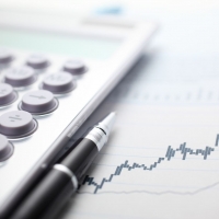 Мрачна прогноза на БНБ за ръст на инфлацията у нас: Как се справят най-уязвимите?