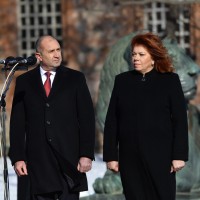 Илияна Йотова изпраща Румен Радев през парадния вход на „Дондуков“ 2